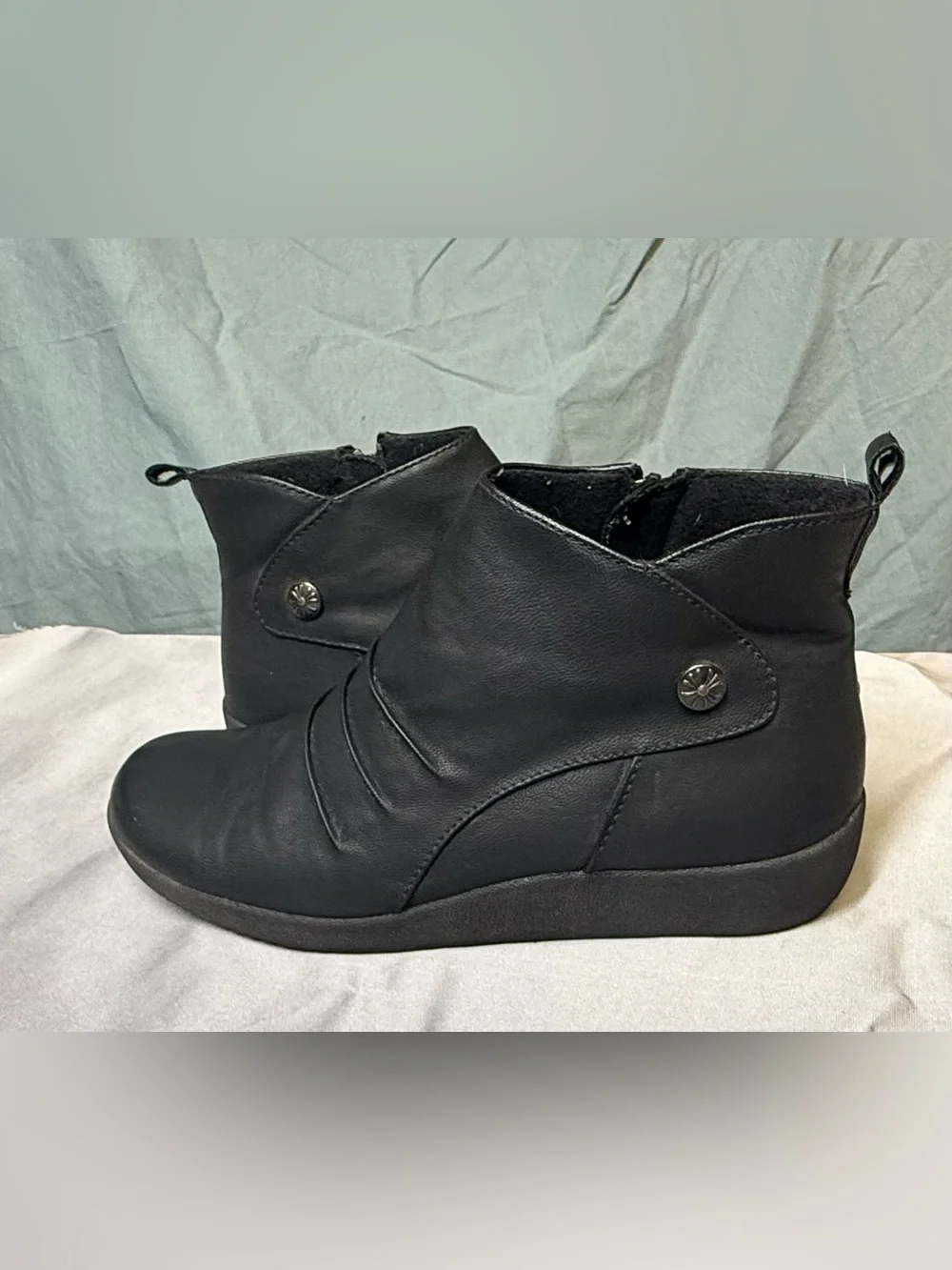 Earth Spirit Black Leather Chukka Zip Boots
